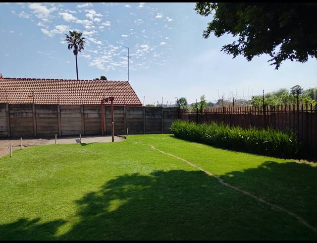 2 BEDROOM FLAT FOR SALE IN KEMPTON PARK EXT 5